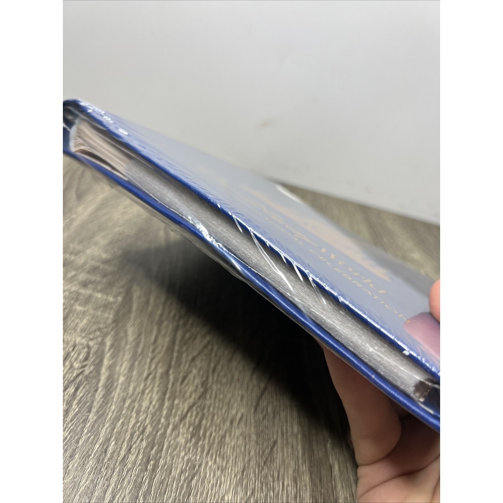 Walt Disney World Parks 50th Anniversary Castle Photo Album New Sealed w/pen - Picture 6 of 8